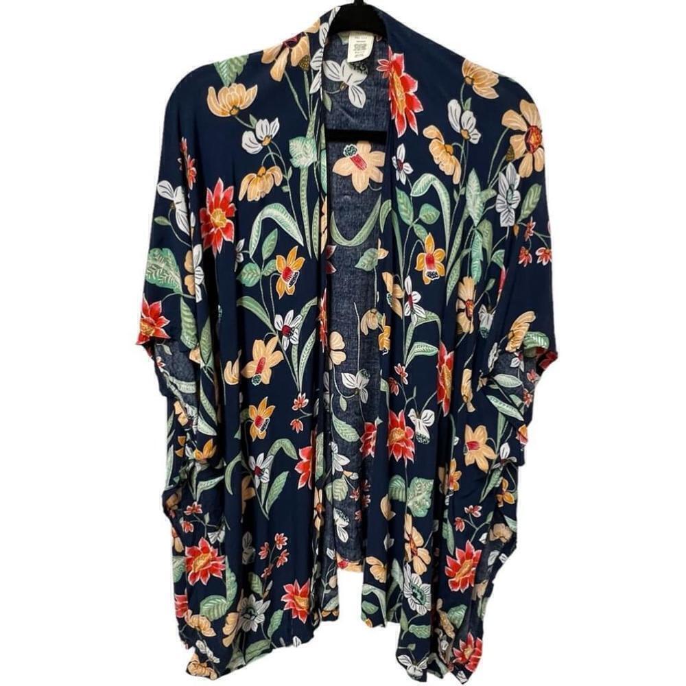 DO EVERYTHING IN LOVE Women’s One Size Blue Floral Kimono, Swim Coverup